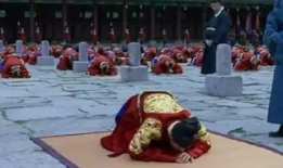 灵堂的三跪九叩视频,灵堂仪式的深情致敬